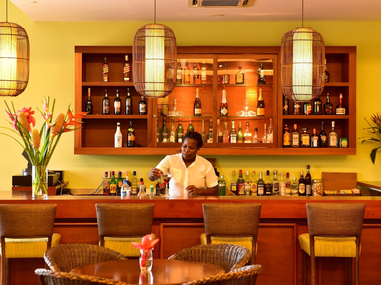 El bar Uê D’Omale, del Resort 5 Estrellas en São Tomé, es perfecto para convivir entre amigos o familia