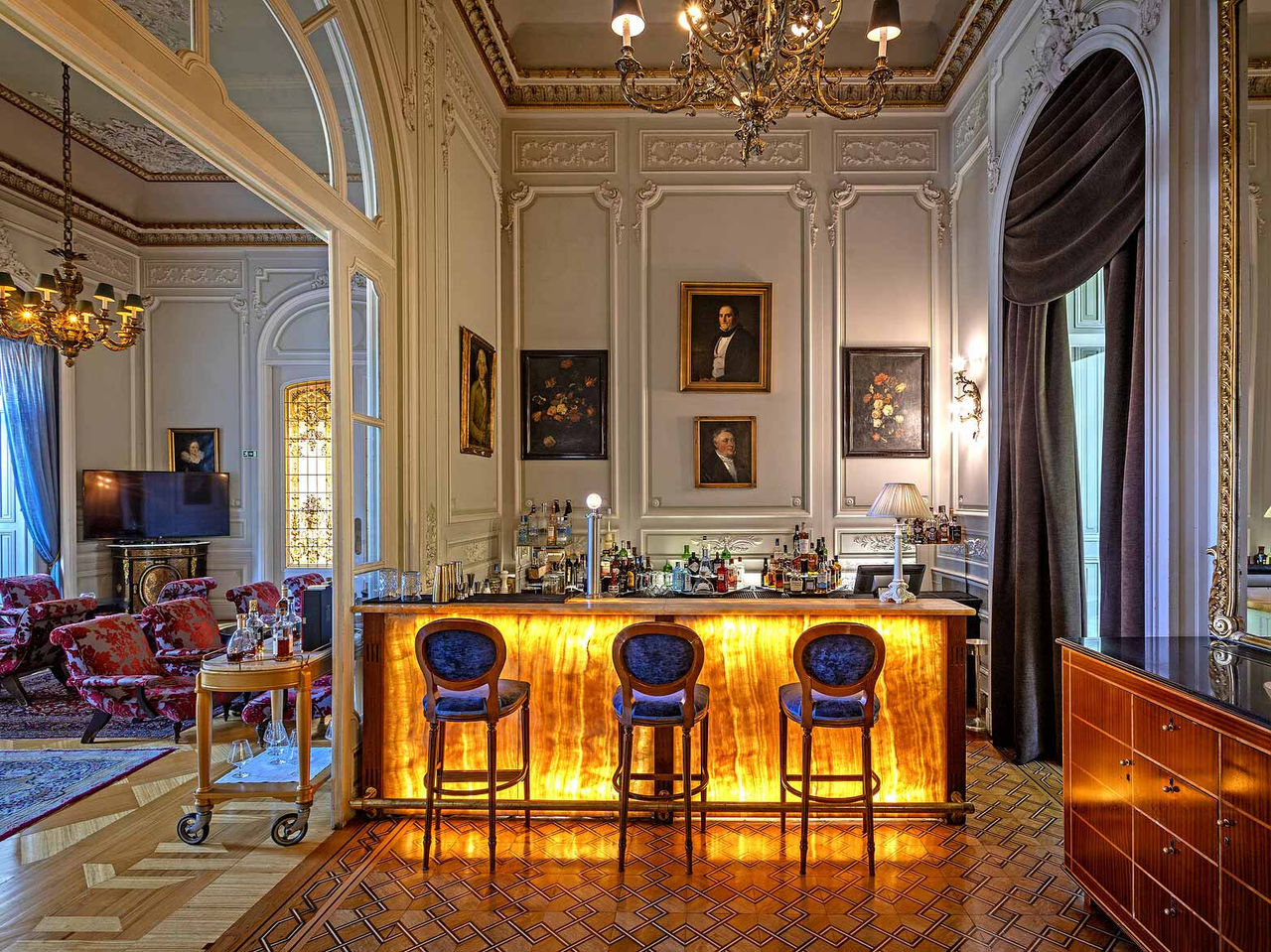 El bar Allegro, del hotel de 5 estrellas y Monumento Nacional, Pestana Palace Lisboa, ofrece una variedad de bebidas
