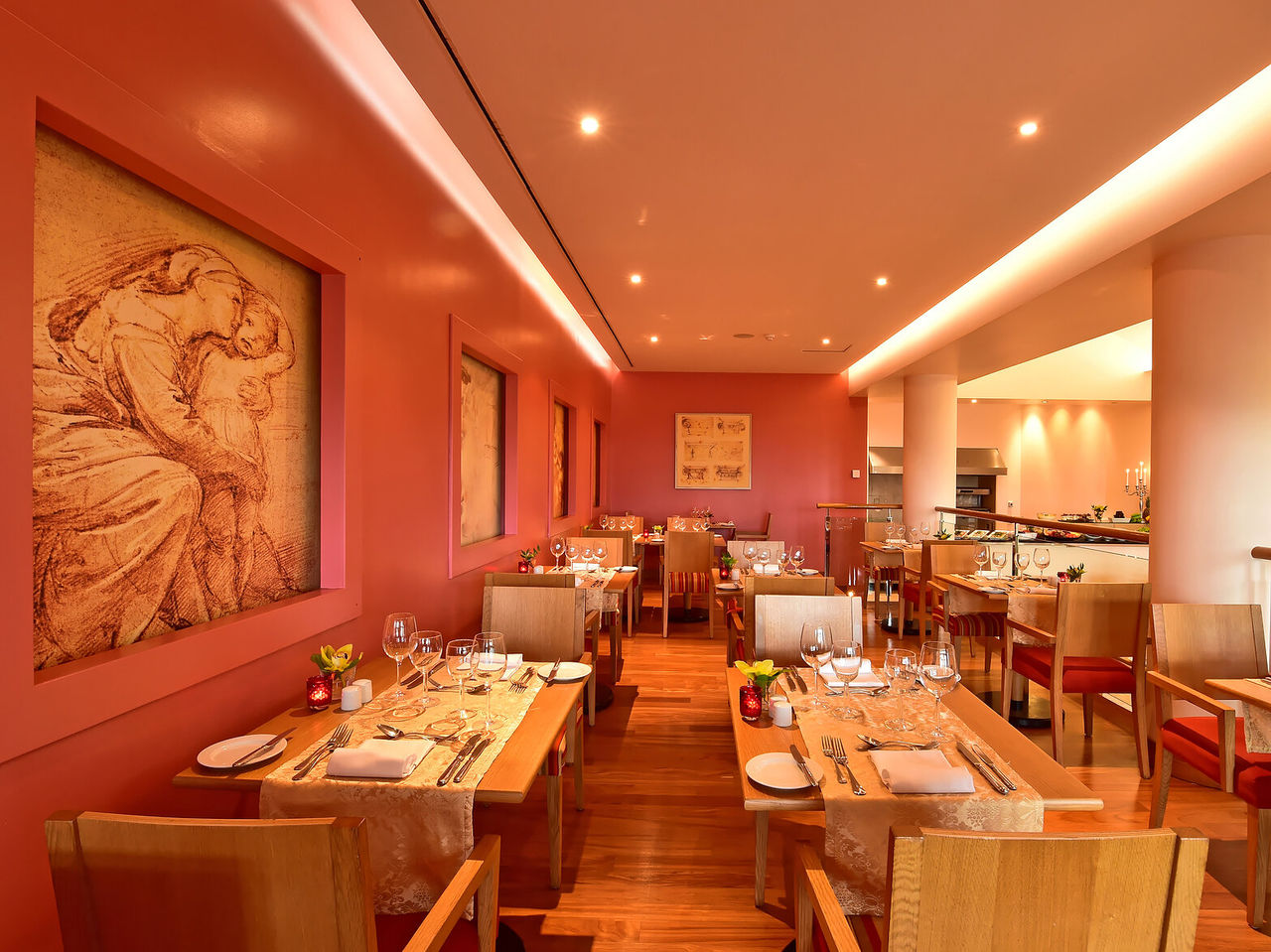 El restaurante Trattoria de La Fontana, del Hotel 5 Estrellas en Funchal, en Madeira, tiene un amplio espacio con paredes