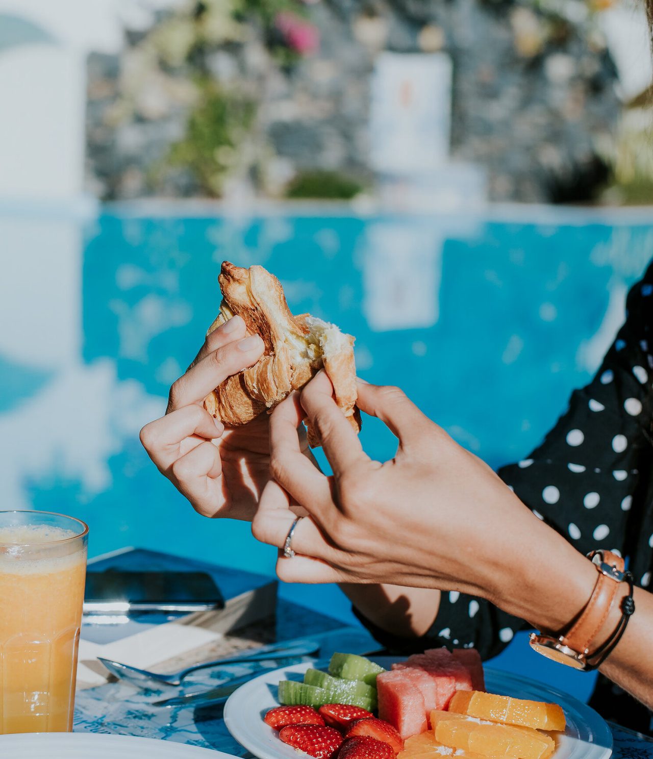 El restaurante A Proa, del Hotel 4 Estrelas en el Centro de Funchal, sirve desayuno con fruta, jugo y croissants