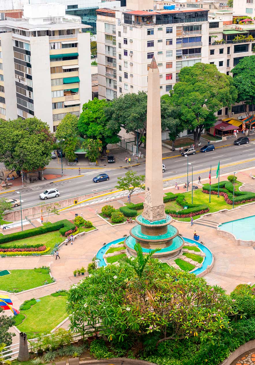 Fique no Pestana Caracas, perto da Área Financeira e descubra a Praça França de Altamira, com o icónico obelisco