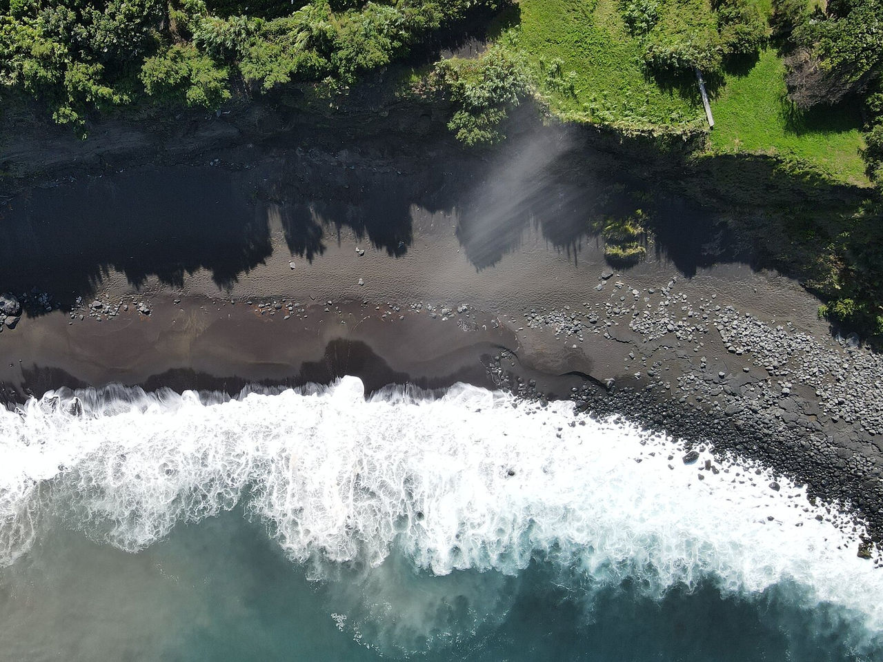 Fique num hotel Pestana nos Açores e desfrute da tranquilidade à beira-mar, com vistas panorâmicas do oceano