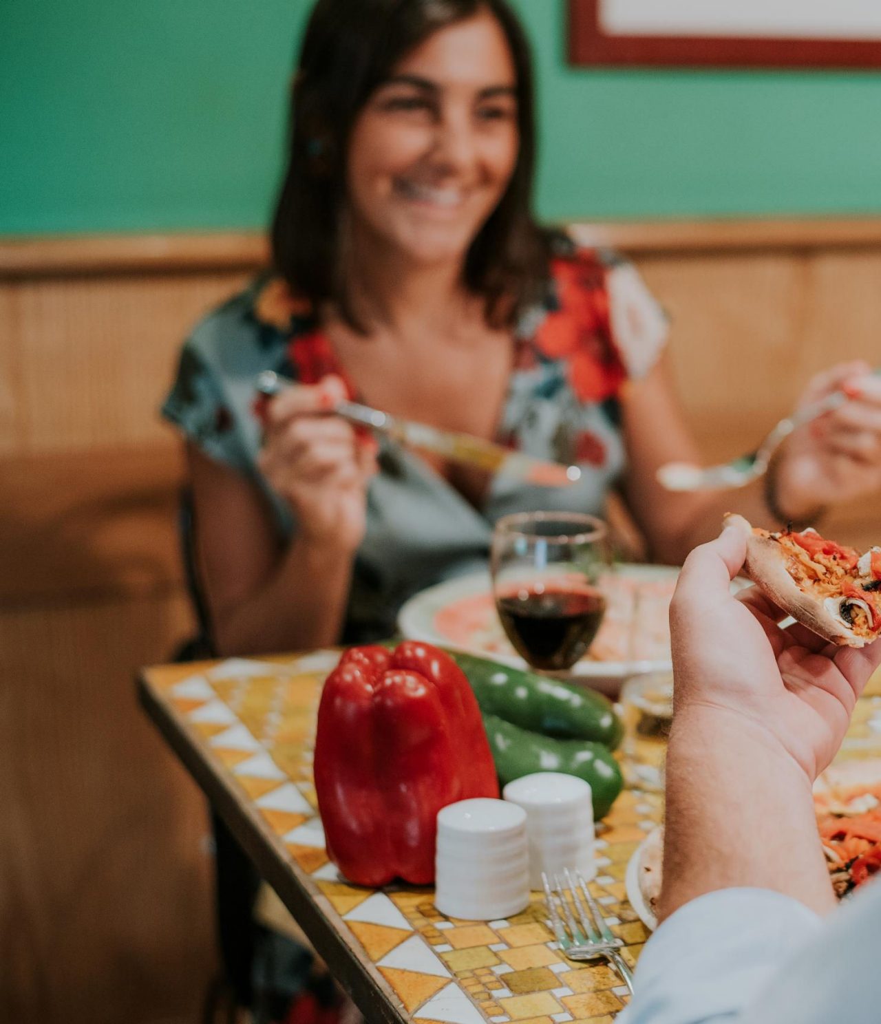 O bar Cocktail, do Hotel 4 Estrelas no Centro do Funchal, serve refeições como pizza com cogumelos