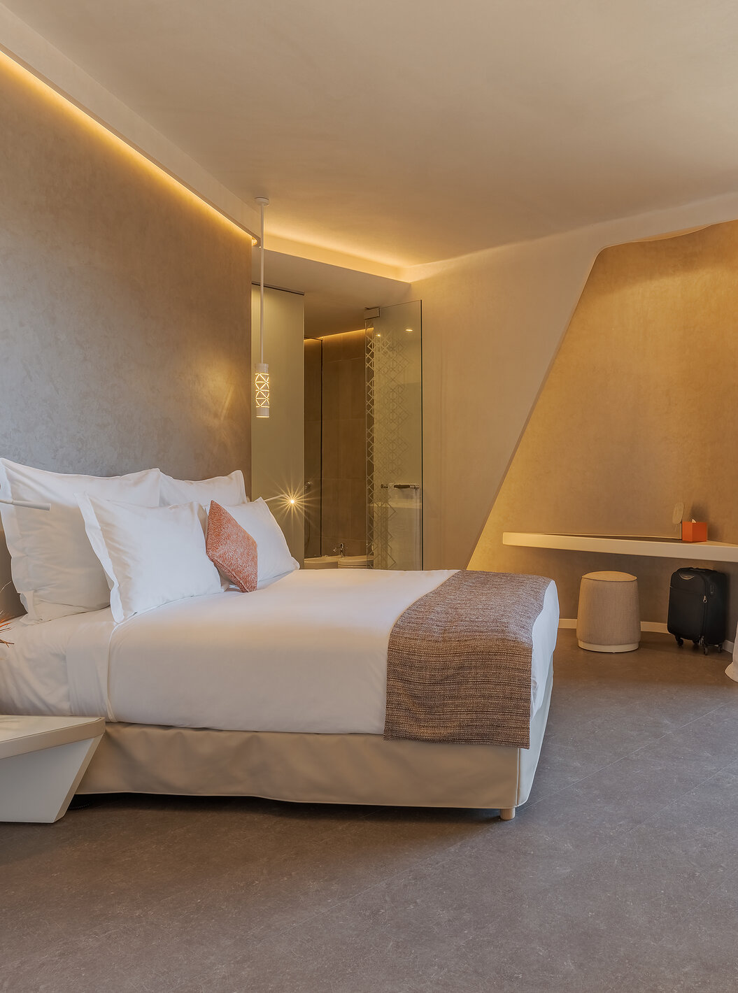 The CR7 Superior Avenue at Pestana CR7 Marrakech has a room with modern decor, wall lights, and two single beds