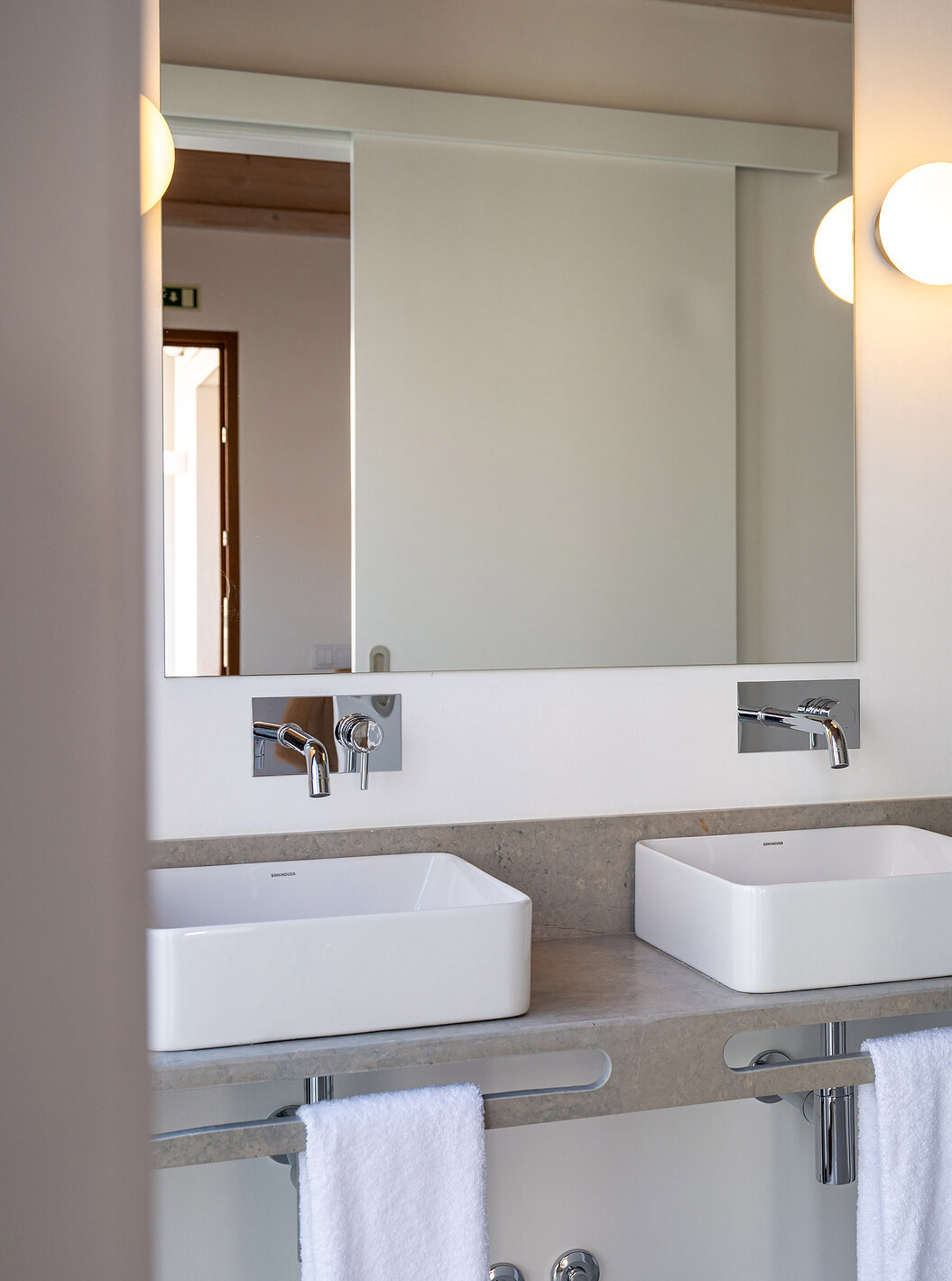 The Superior Green Villa at Pestana Comporta Village Residences has a bathroom with two sinks and a mirror