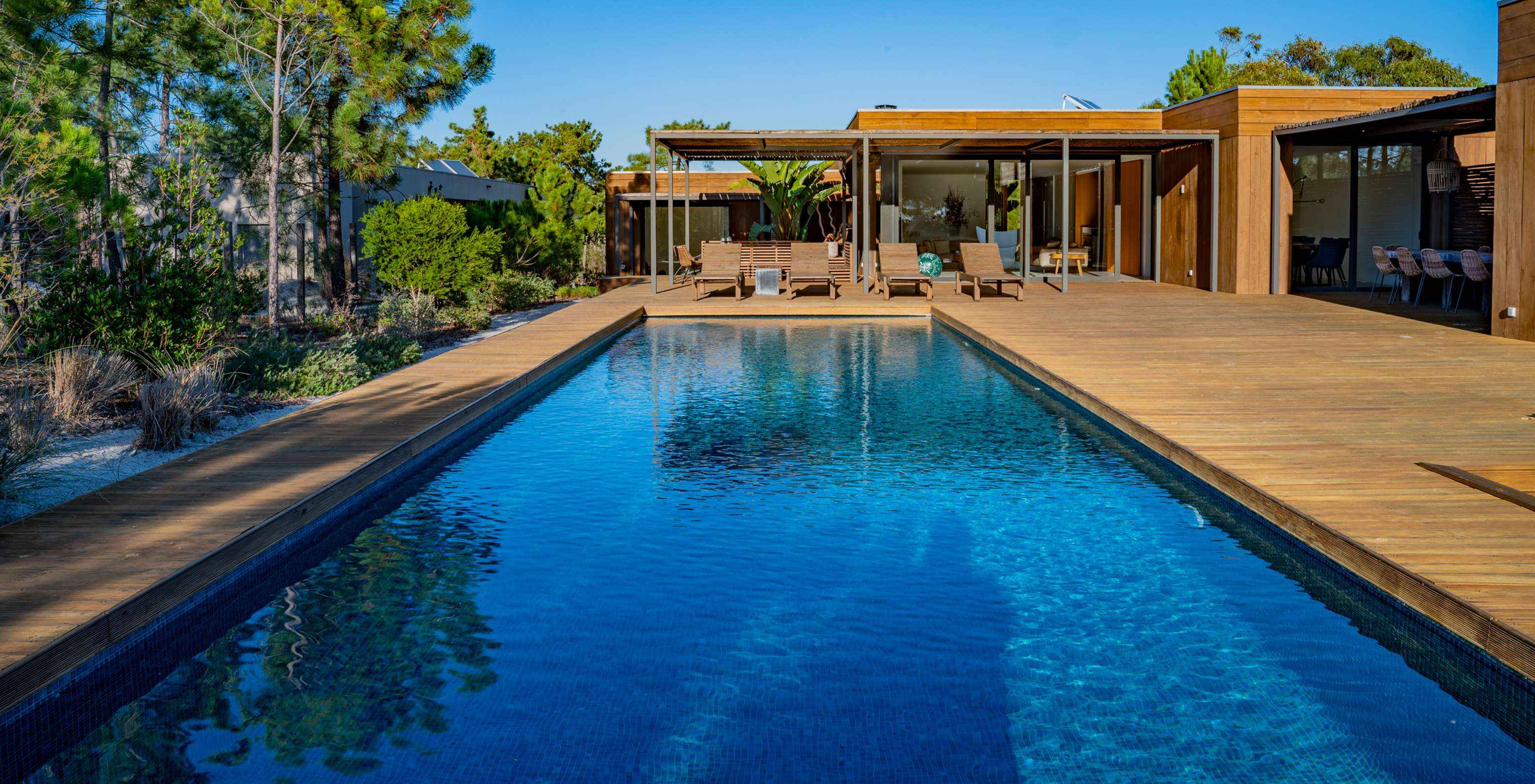 The Exclusive Villas with Private Pool of Pestana Tróia Eco Resort have a large pool with several sun loungers