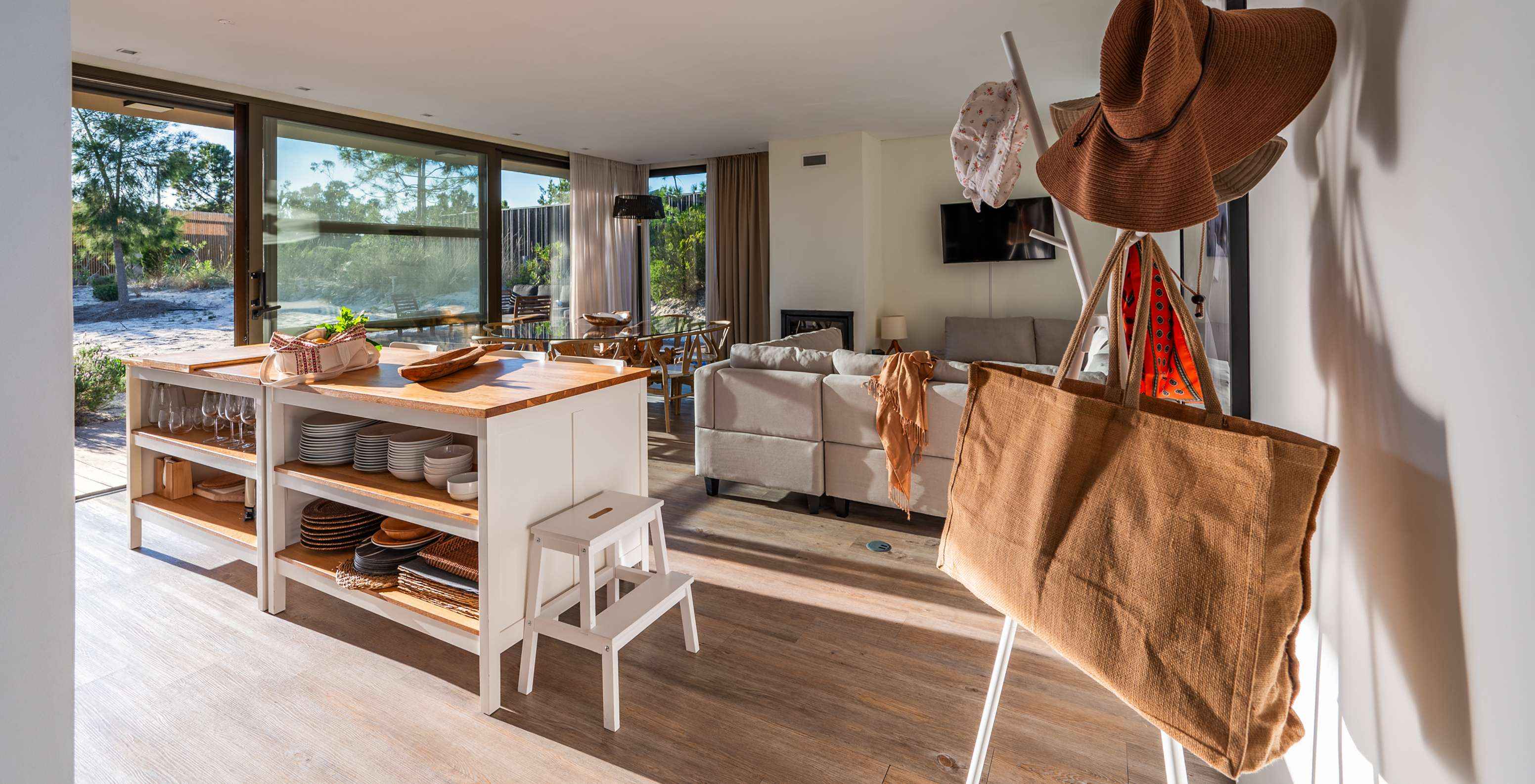 The Beach Villas with Children's Pool of Pestana Tróia Eco Resort have a room with kitchen, sofa and several cabinets