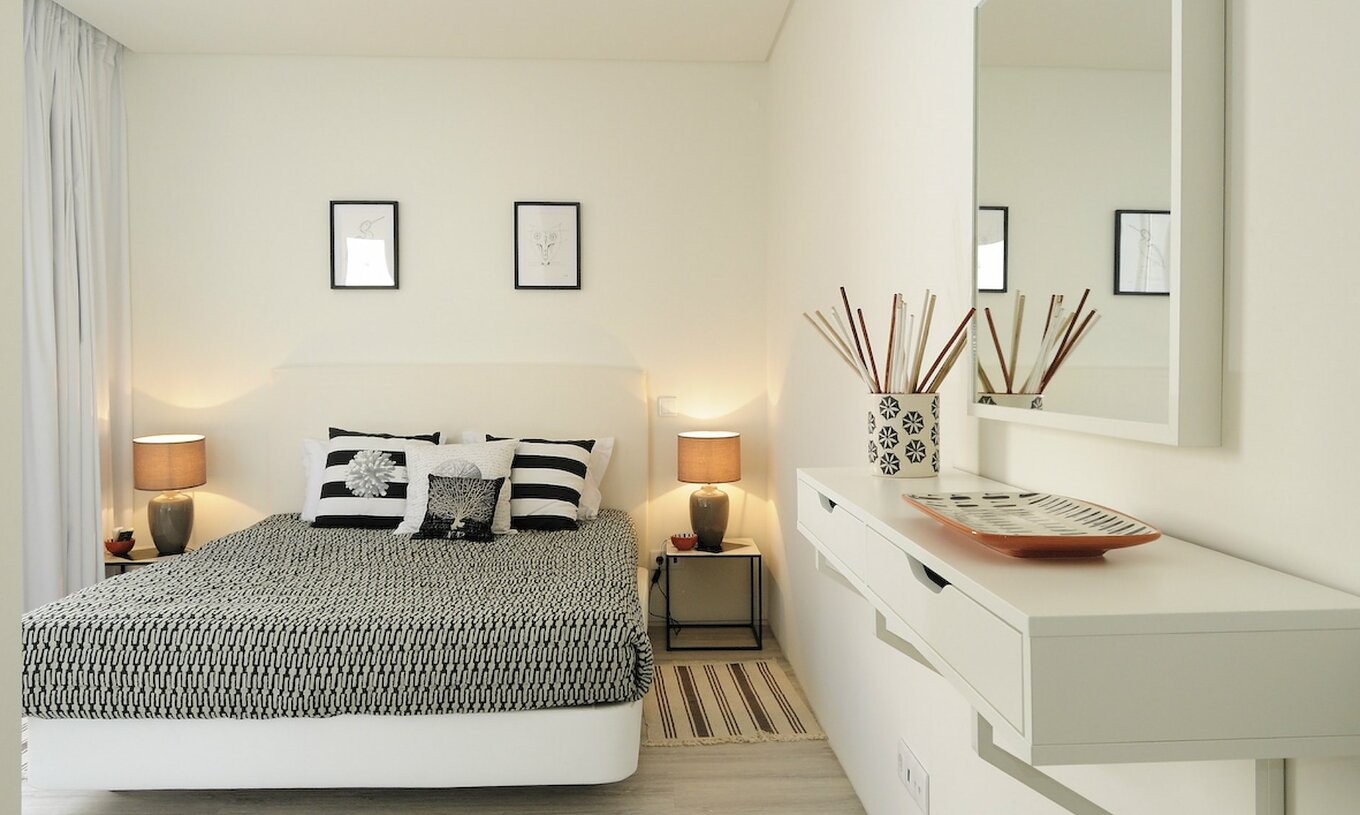 The 3-Bedroom Villas of Pestana Tróia Eco Resort have a double bed with bedside tables