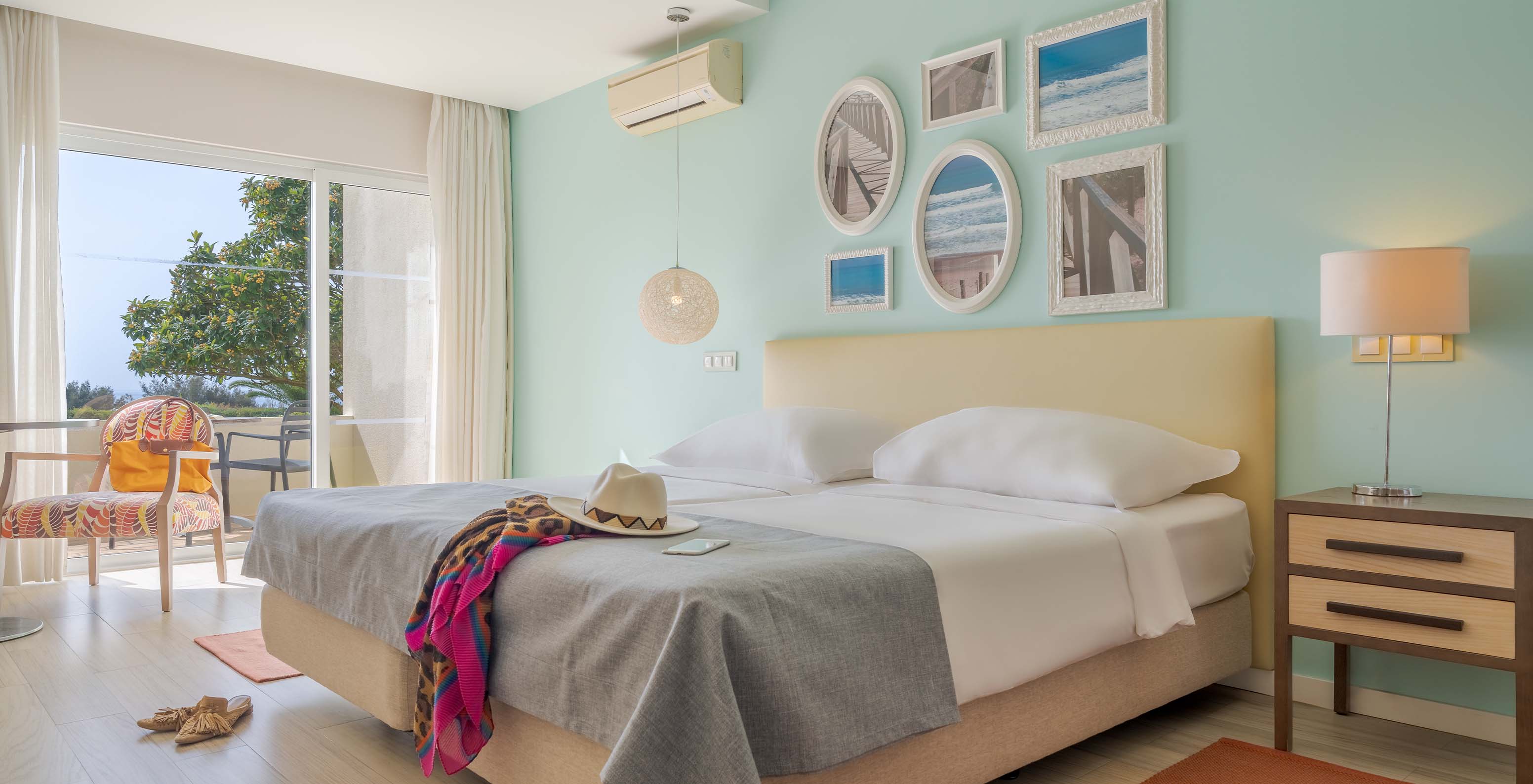 The Sea View Studio at Pestana Alvor Praia has a double bed, air conditioning, lamps, and wooden flooring