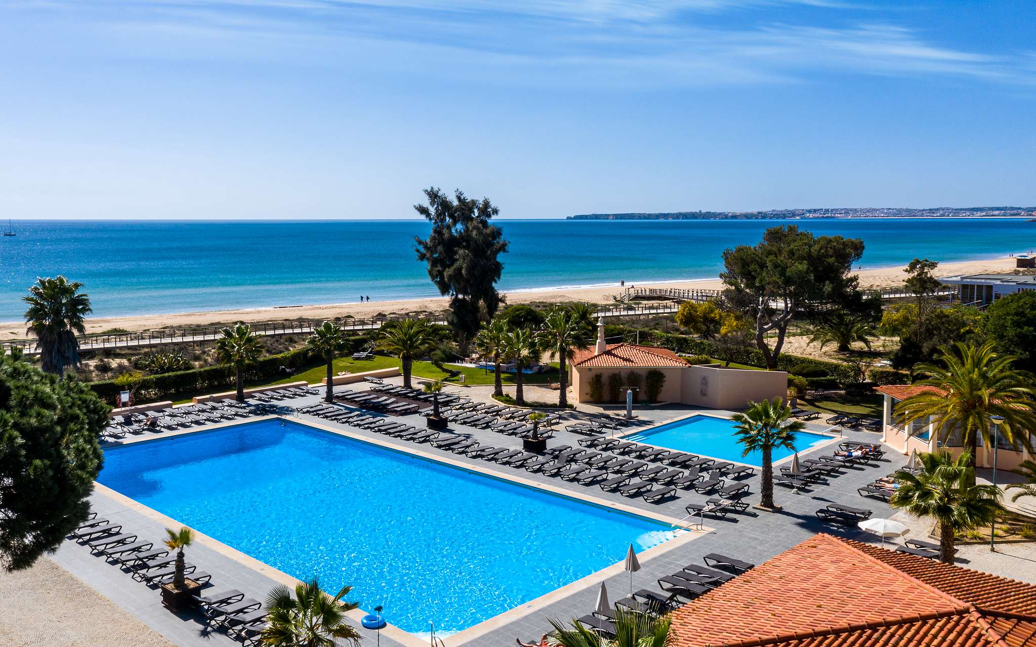 Exterior view of Pestana Dom João II, a 4-star hotel facing the beach in Alvor