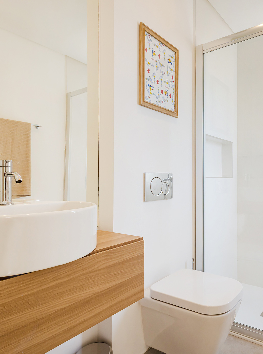 The First Floor 2 Bedroom Apartment at Pestana Valley Nature Village has a sink, a toilet, and a shower