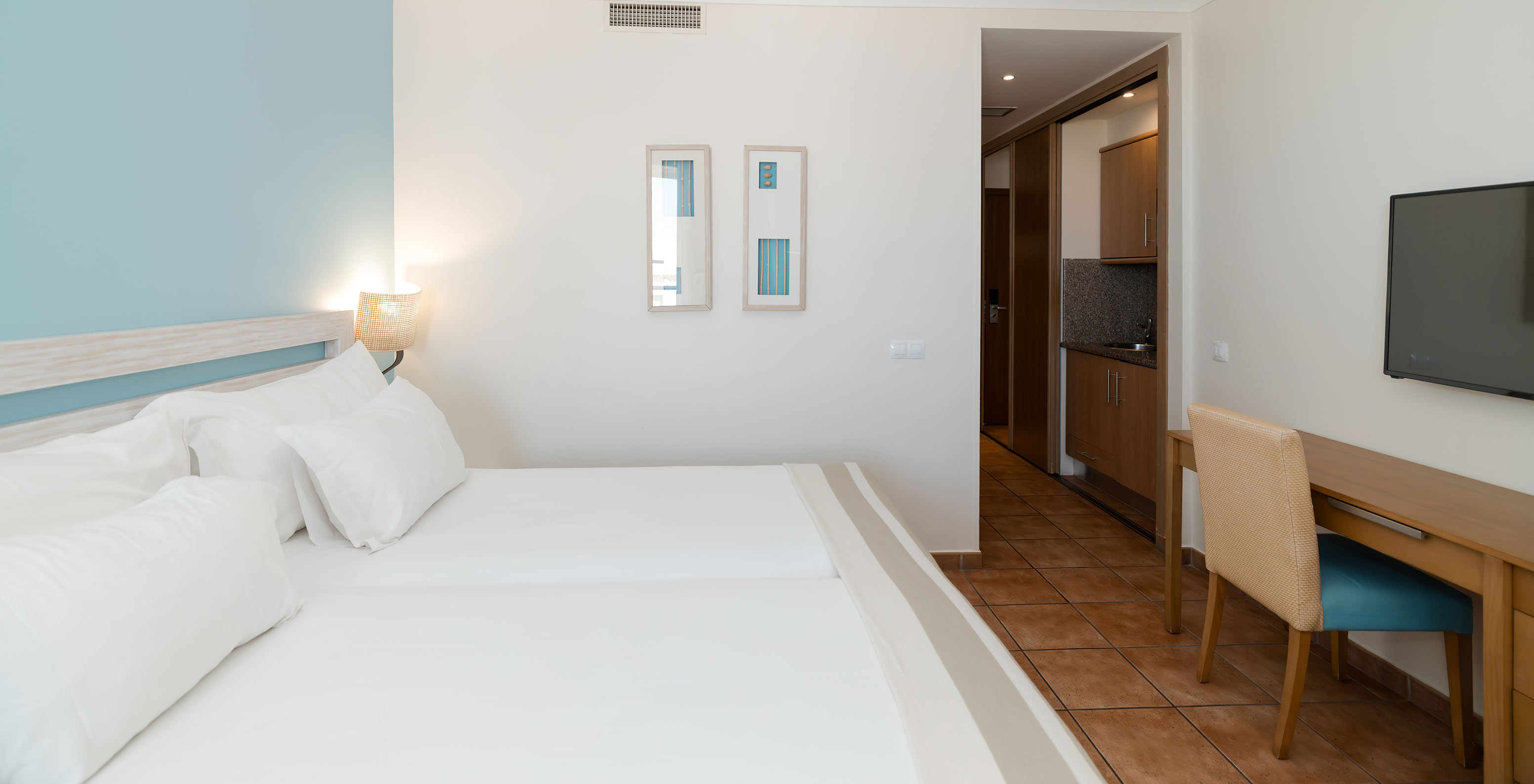 The Deluxe Side Sea View at Pestana Viking has two beds, a TV and a small kitchen