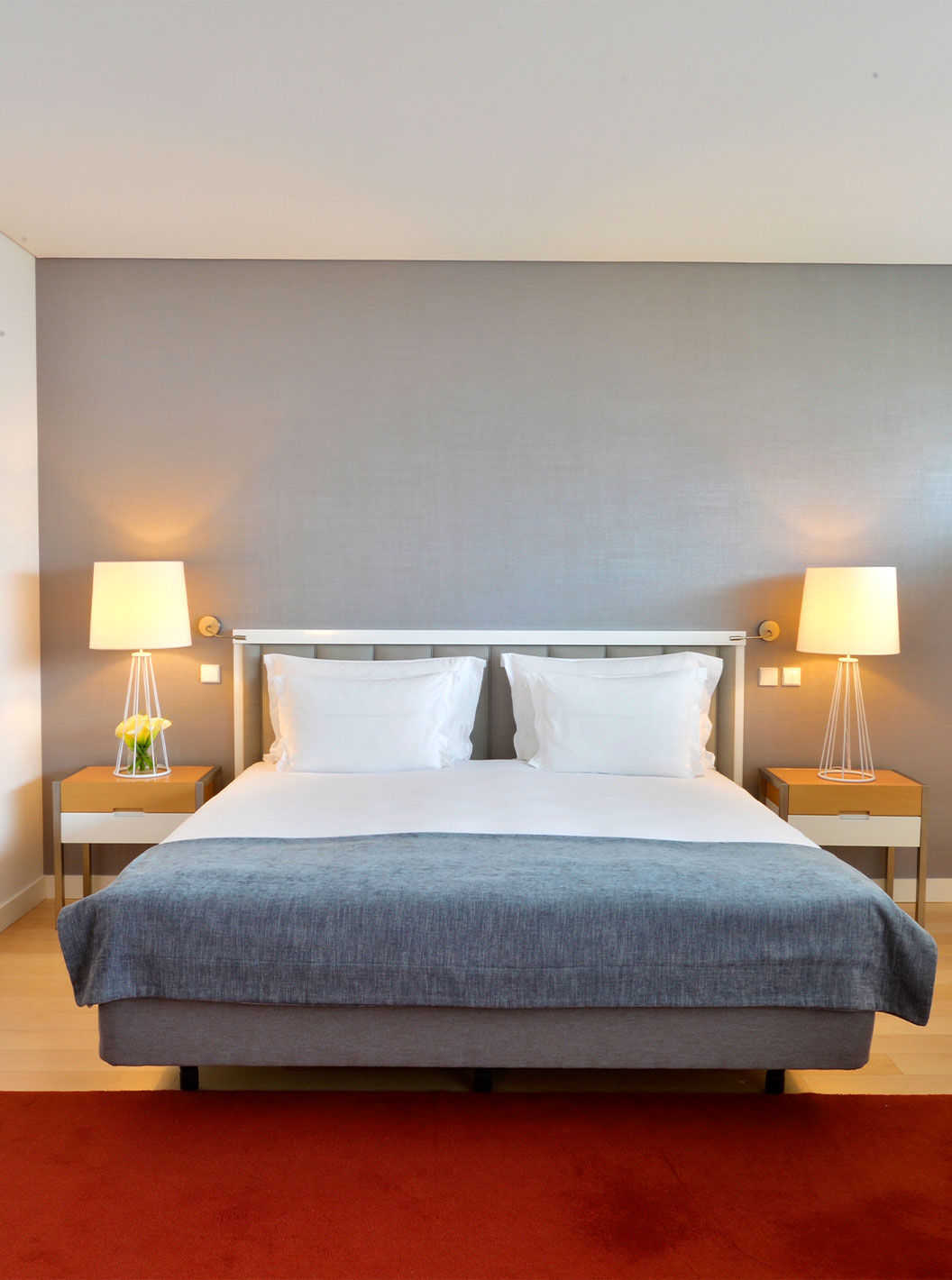 The Superior Double Room at Pestana Cidadela Cascais has a double bed, two bedside tables, and a red carpet