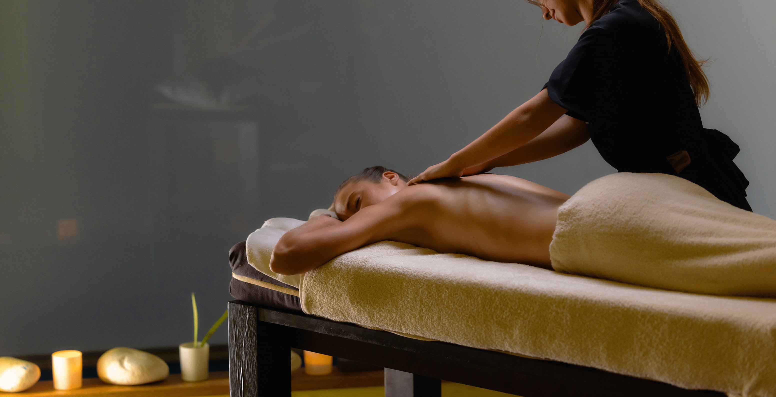 Relaxing massage at the spa of Pestana Casino Park, hotel in Funchal by the sea, with spa and pool