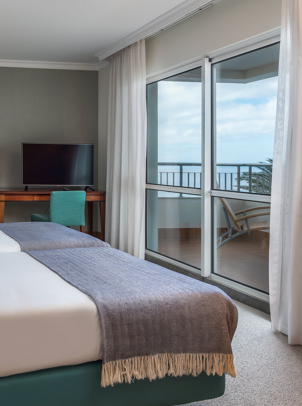The Standard Suite Sea View at Pestana Grand has two single beds, TV and desk