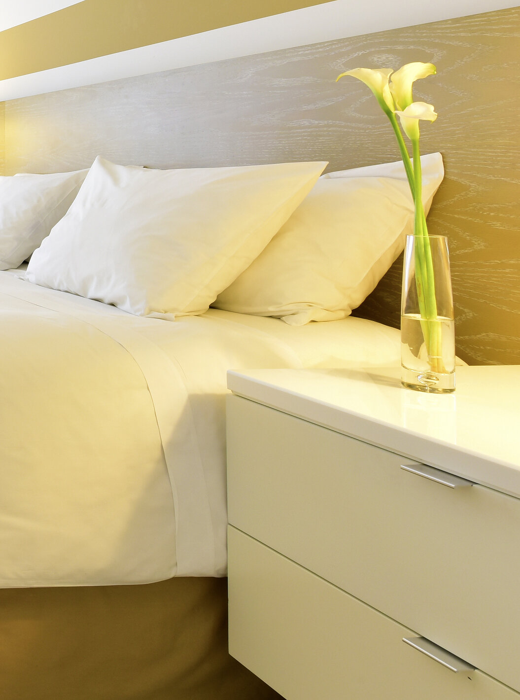 The Classic King - ADA at Pestana Miami South Beach has a double bed, bedside table and closet