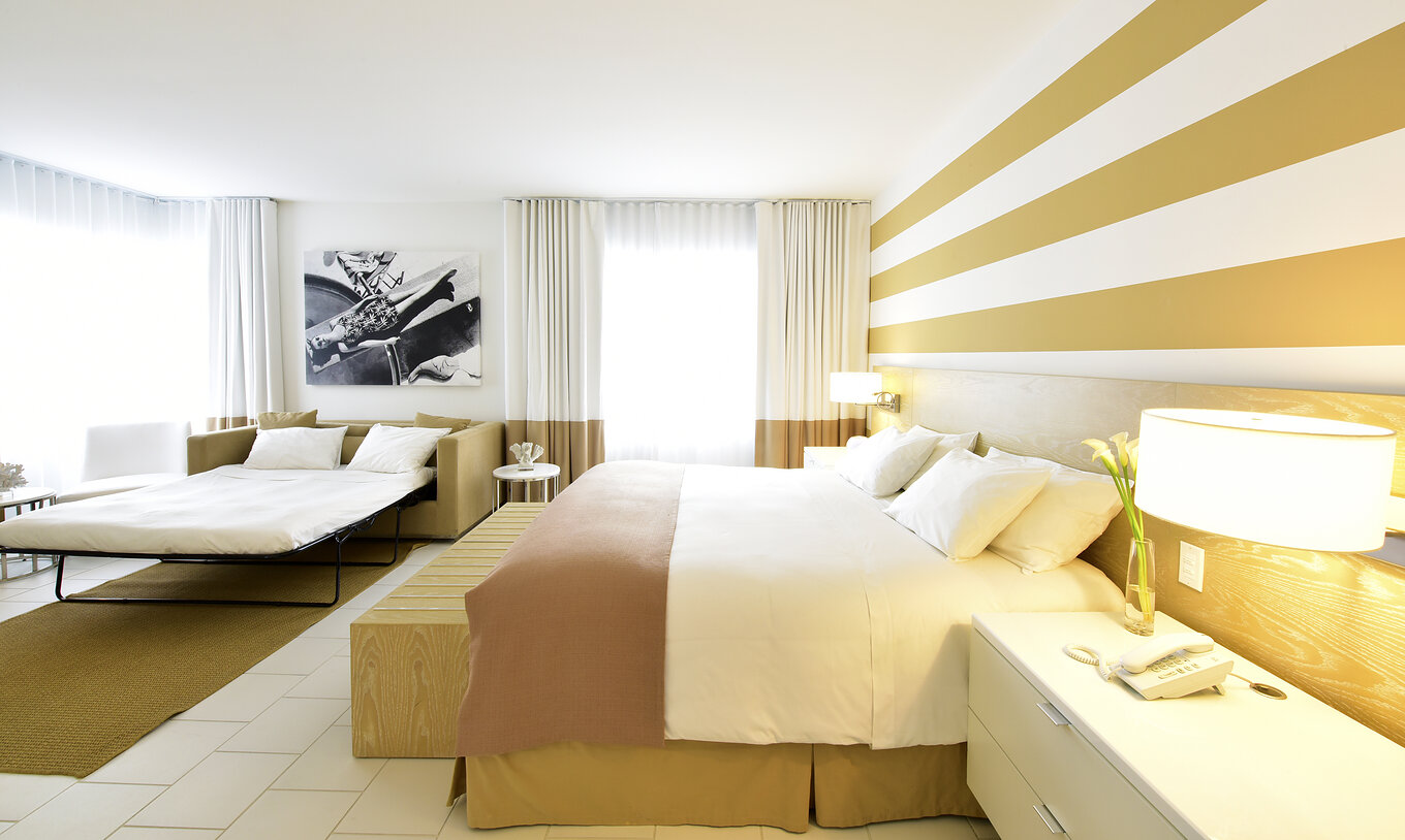 The Deluxe with Sofa Bed at Pestana Miami South Beach has a double bed, sofa bed, bedside table and lamp