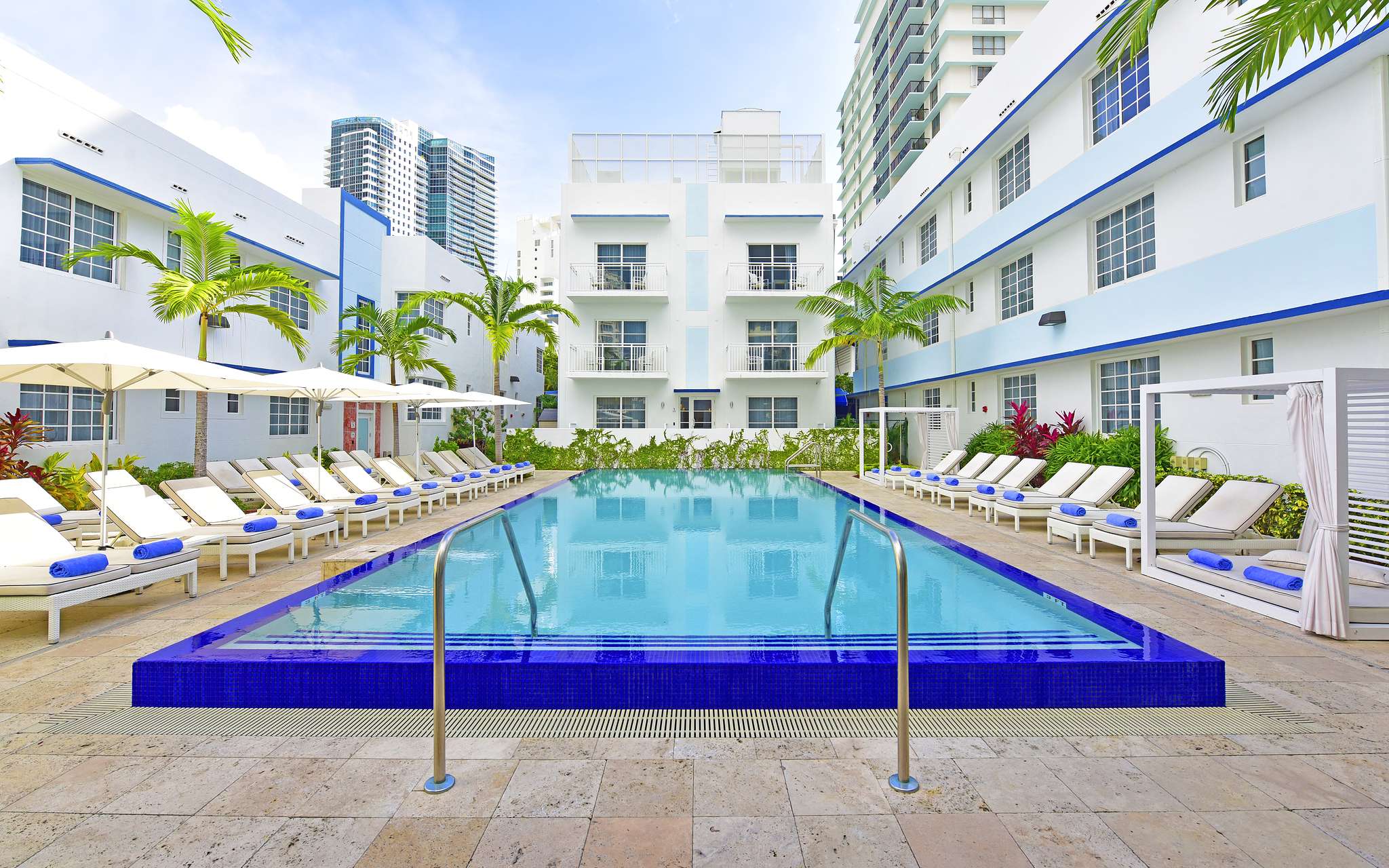 View of the pool at Pestana Miami South Beach, a boutique hotel with 4 stars located right on Miami Beach