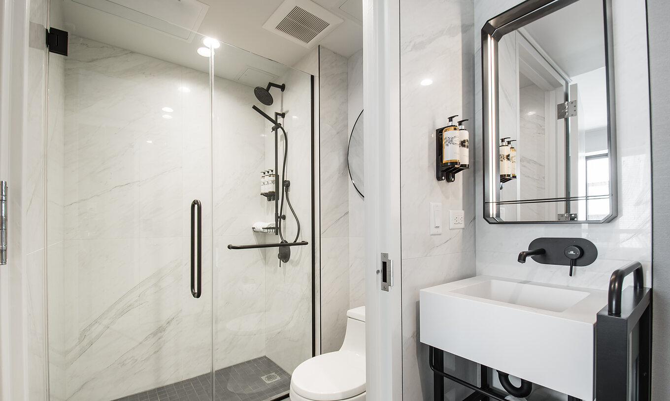 The Classic room at Pestana Park Avenue has a bathroom with shower, sink, mirror and toilet