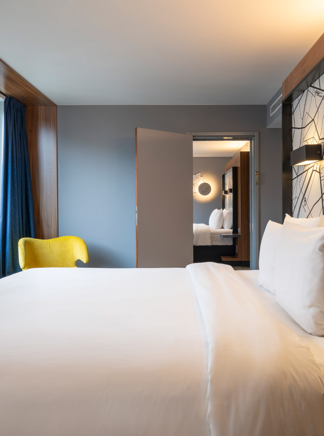 El Family del Pestana Brussels Schuman tiene una cama doble, una ventana y un baño