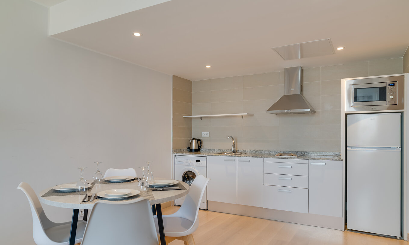 La Suite Familiar Premium del Pestana Tanger City Center cuenta con una kitchenette, fogón, frigorífico, microondas y mesa