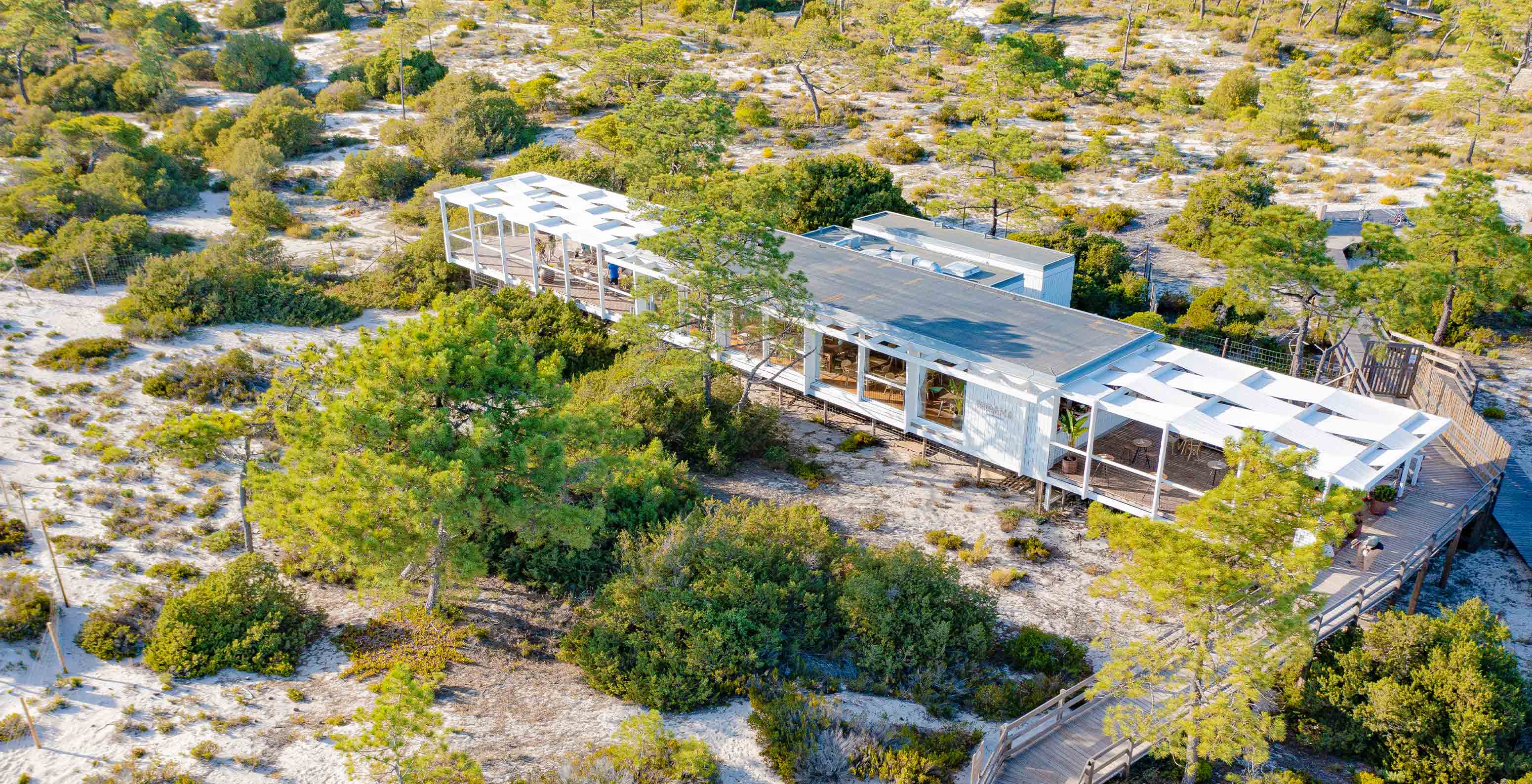 El restaurante Moana Beach Club del Pestana Tróia Eco Resort está en la playa del resort y tiene vista al mar.
