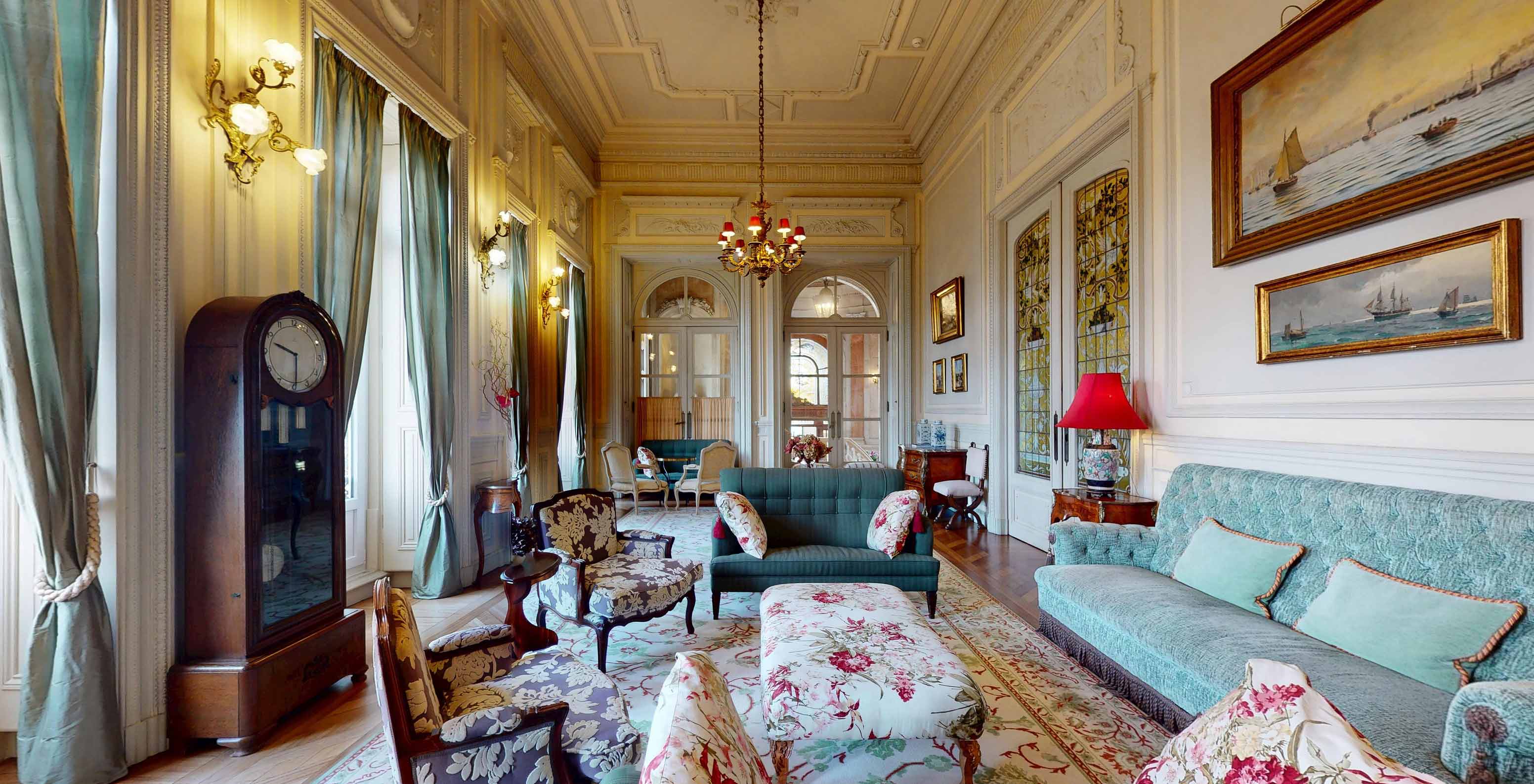 Sala Luís XV del Palace Lisboa, hotel en palacio con piscinas y spa, amplia y con mobiliario elegante