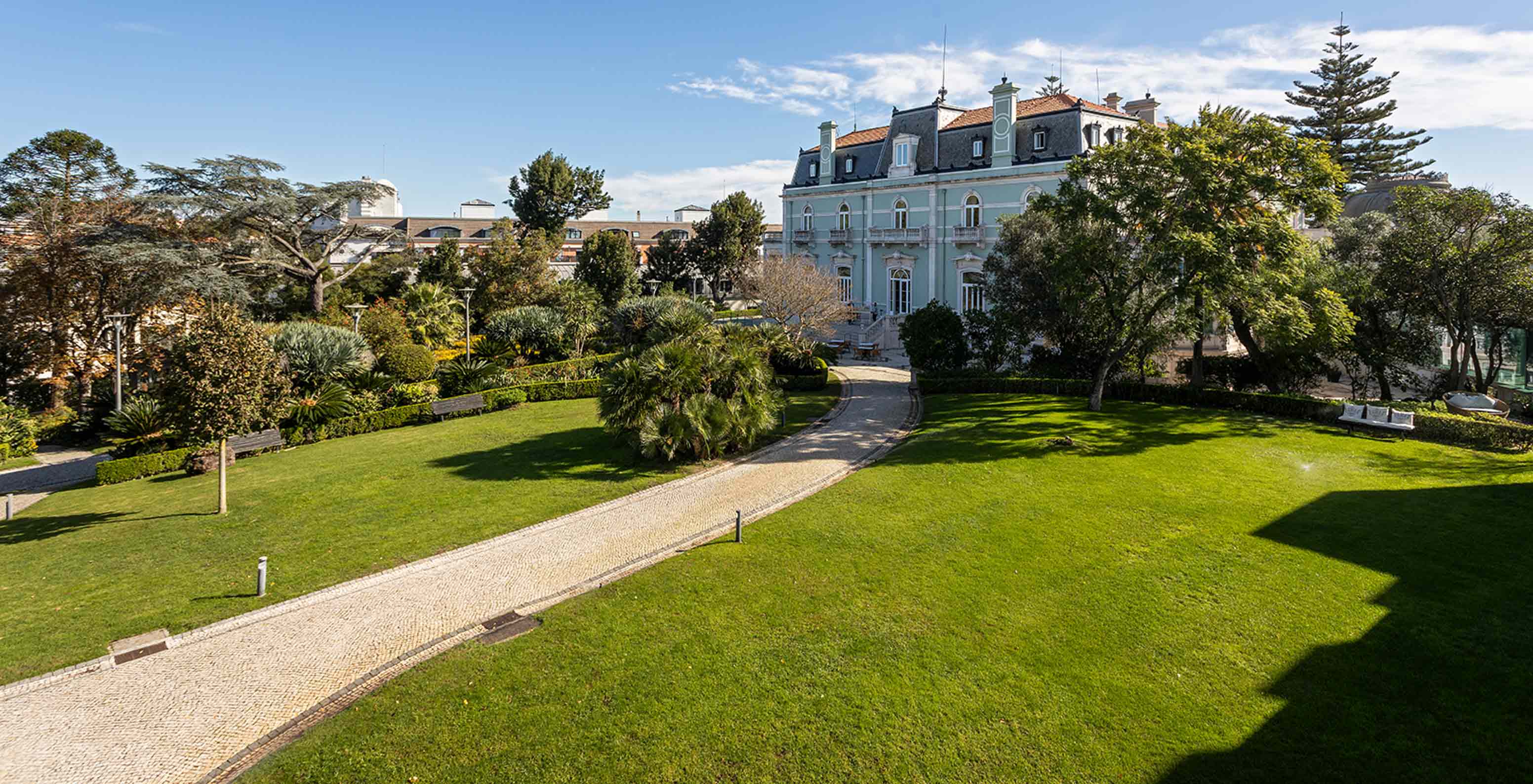 Fachada exterior y jardines del Pestana Palace Lisboa, hotel 5 estrellas, Monumento Nacional
