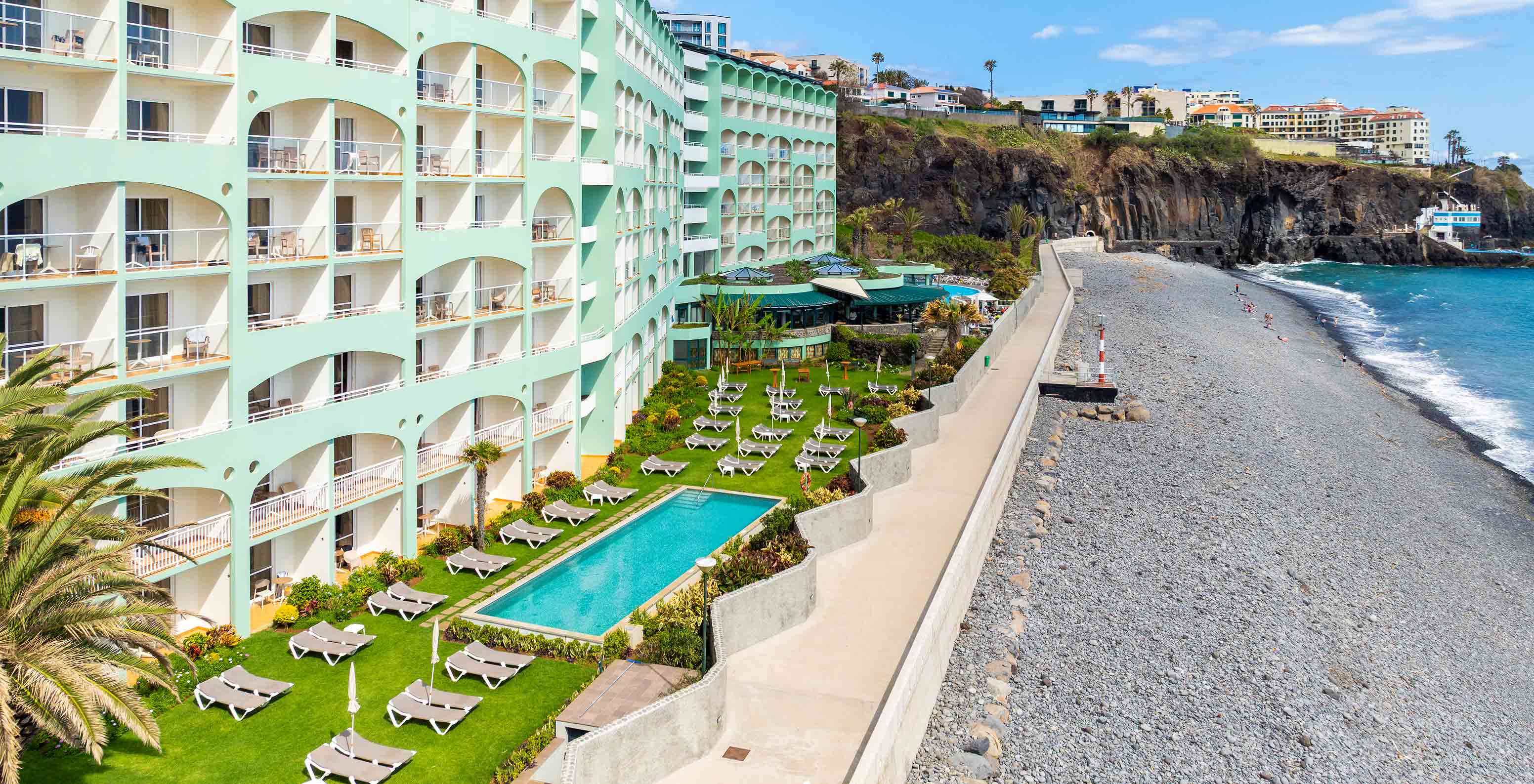 Pestana Ocean Bay All Inclusive, el hotel de 5 estrellas en Funchal, Madeira, frente al mar con playa