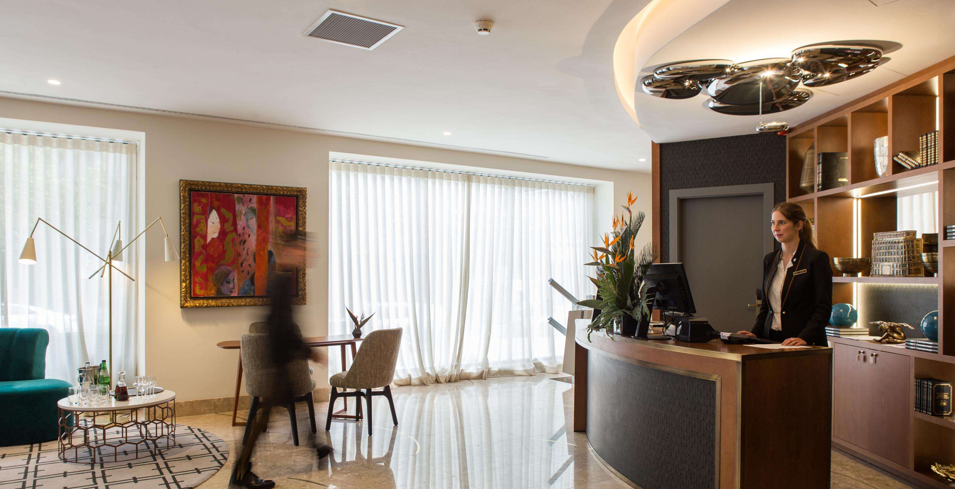 El Pestana Porto - A Brasileira, el hotel 5 estrellas en la ciudad de Oporto, tiene una recepción disponible 24 horas