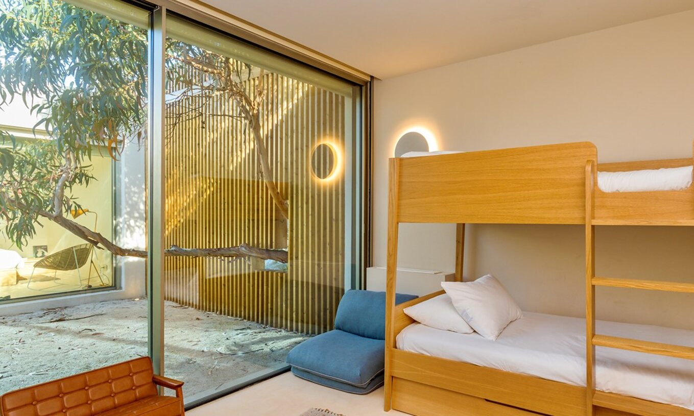 De Exclusieve Premium Villas met Privézwembad van Pestana Tróia Eco Resort hebben een kamer met stapelbedden