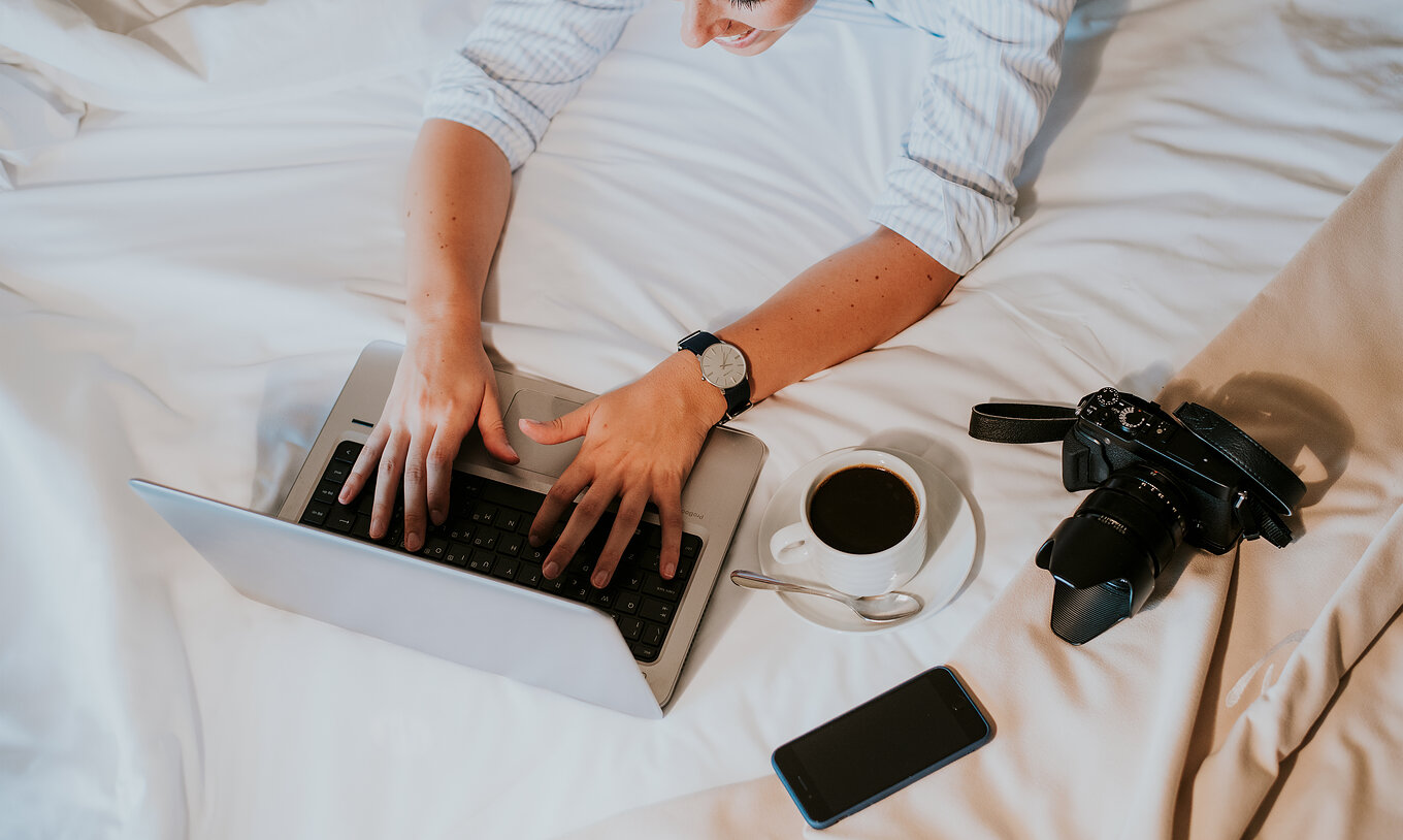 Het T0 Studio Van Pestana Madeira Beach Club Heeft Een Tweepersoonsbed Waar U Aan De Computer Kunt Werken En Koffie Drinken