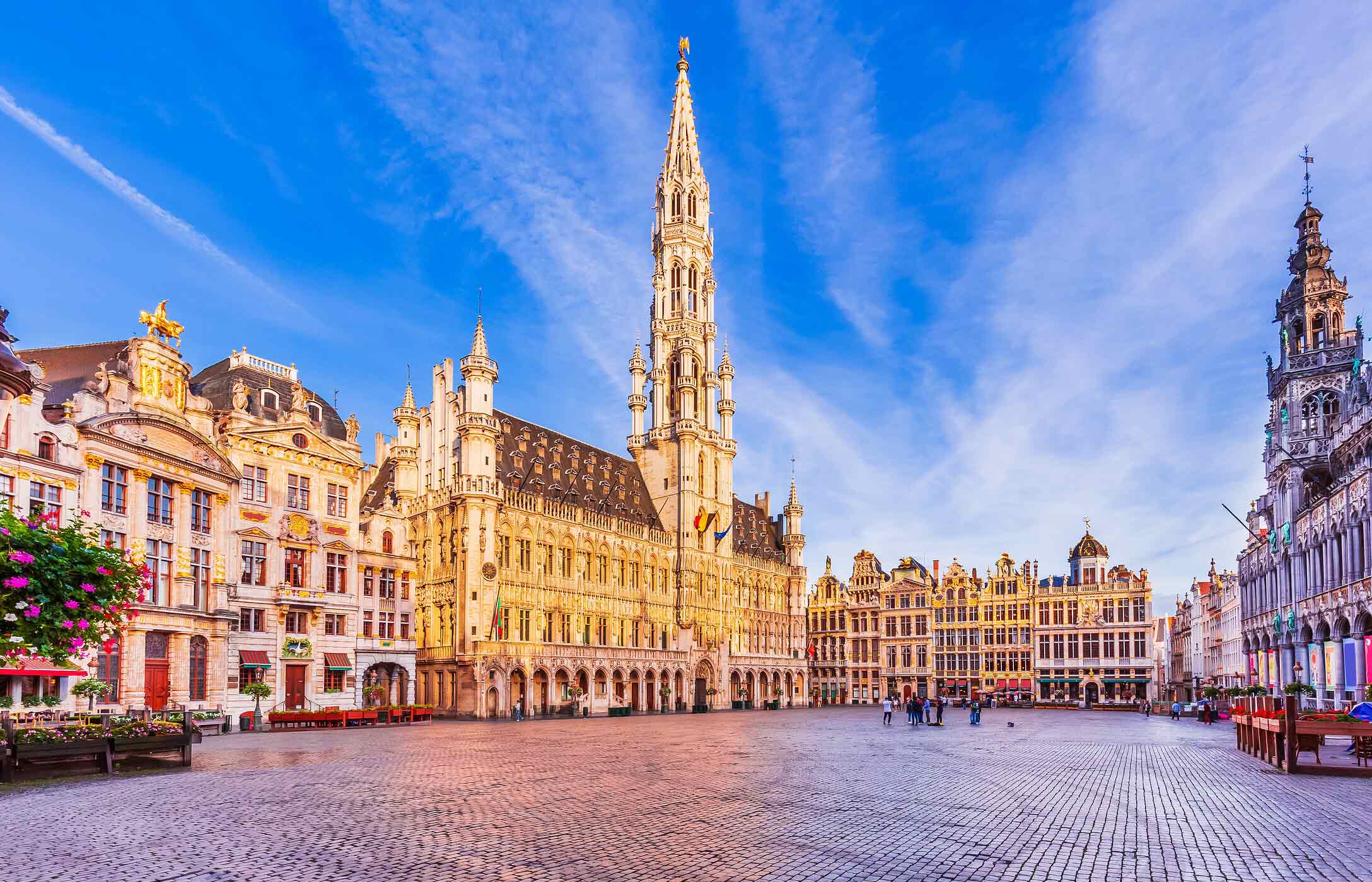 Passeie pela praça central de Bruxelas, a Grand-Place e visite os seus edifícios históricos