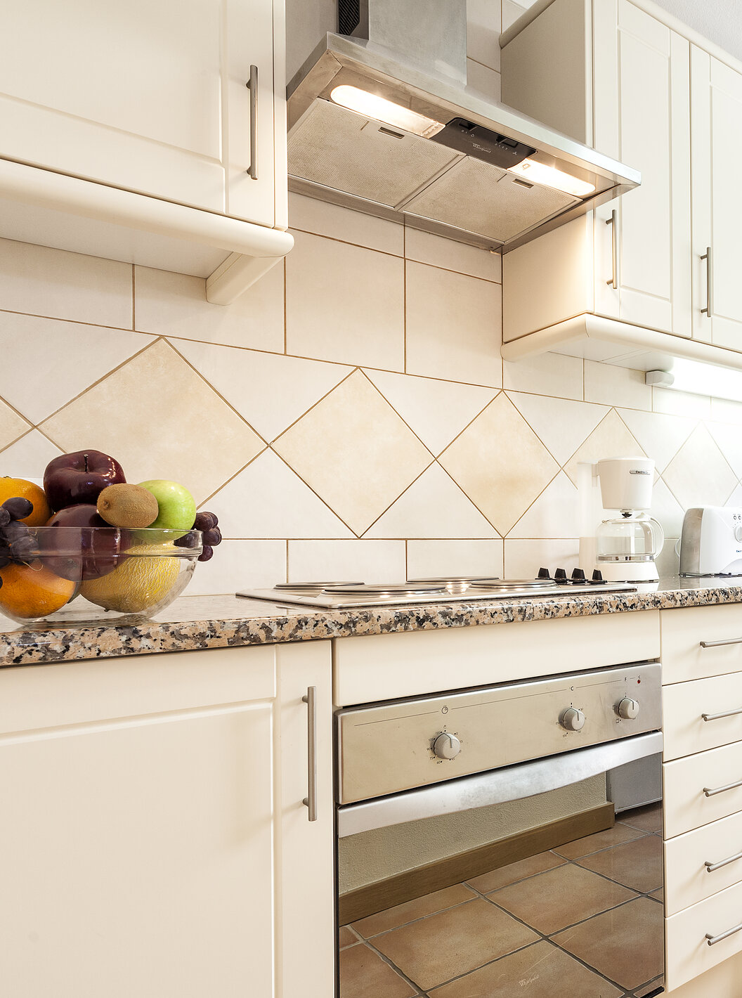 O Apartamento T1 Standard do Pestana Palm Gardens tem uma kitchenette com um fogão, uma máquina de lavar roupa e louça