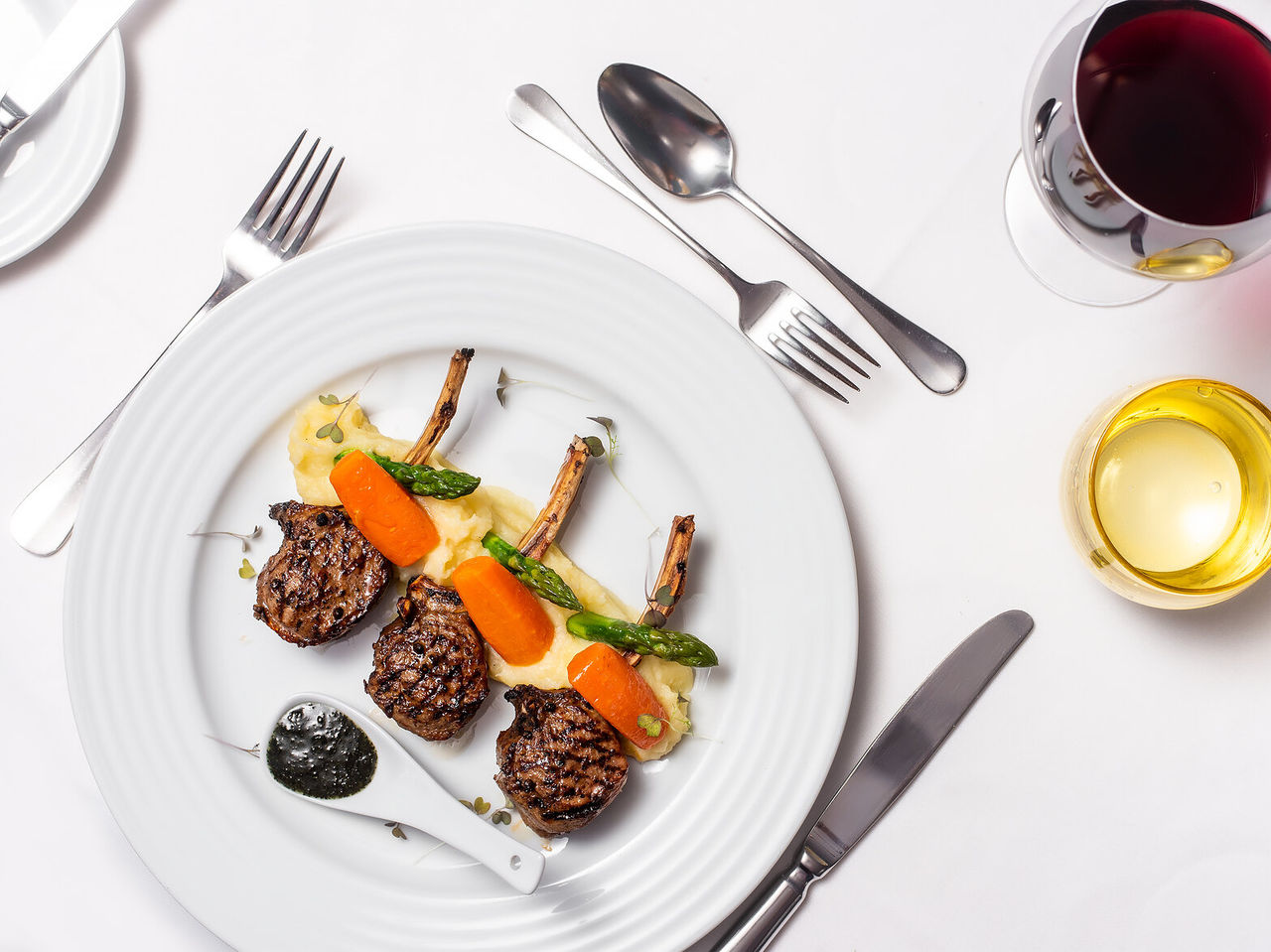 Vale da Pinta restaurant in a 4-star family Algarve hotel has lamb with puree