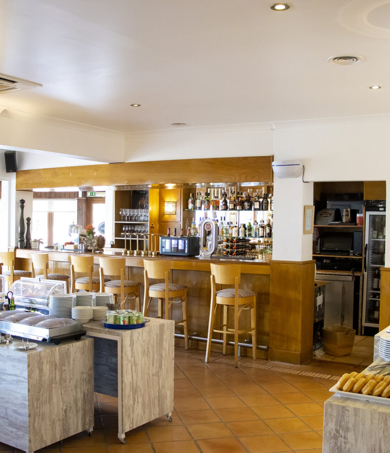 The Sal & Tal Restaurant, at a 4-Star Hotel in Carvoeiro, Algarve, offers buffet with support bar area